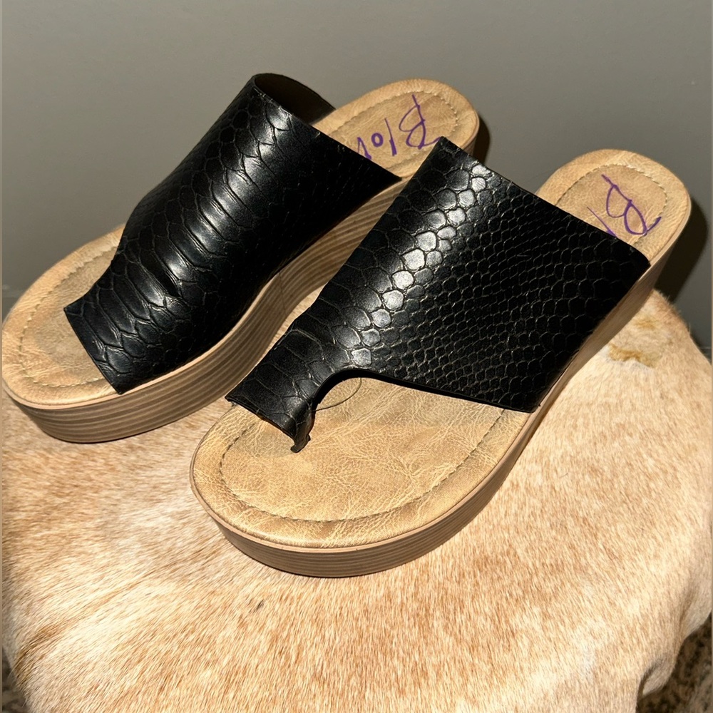 Women’s Blowfish Toe Loop Wedges
